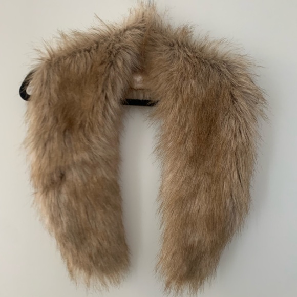 Faux Fur Shawl Scarf - Picture 2 of 3